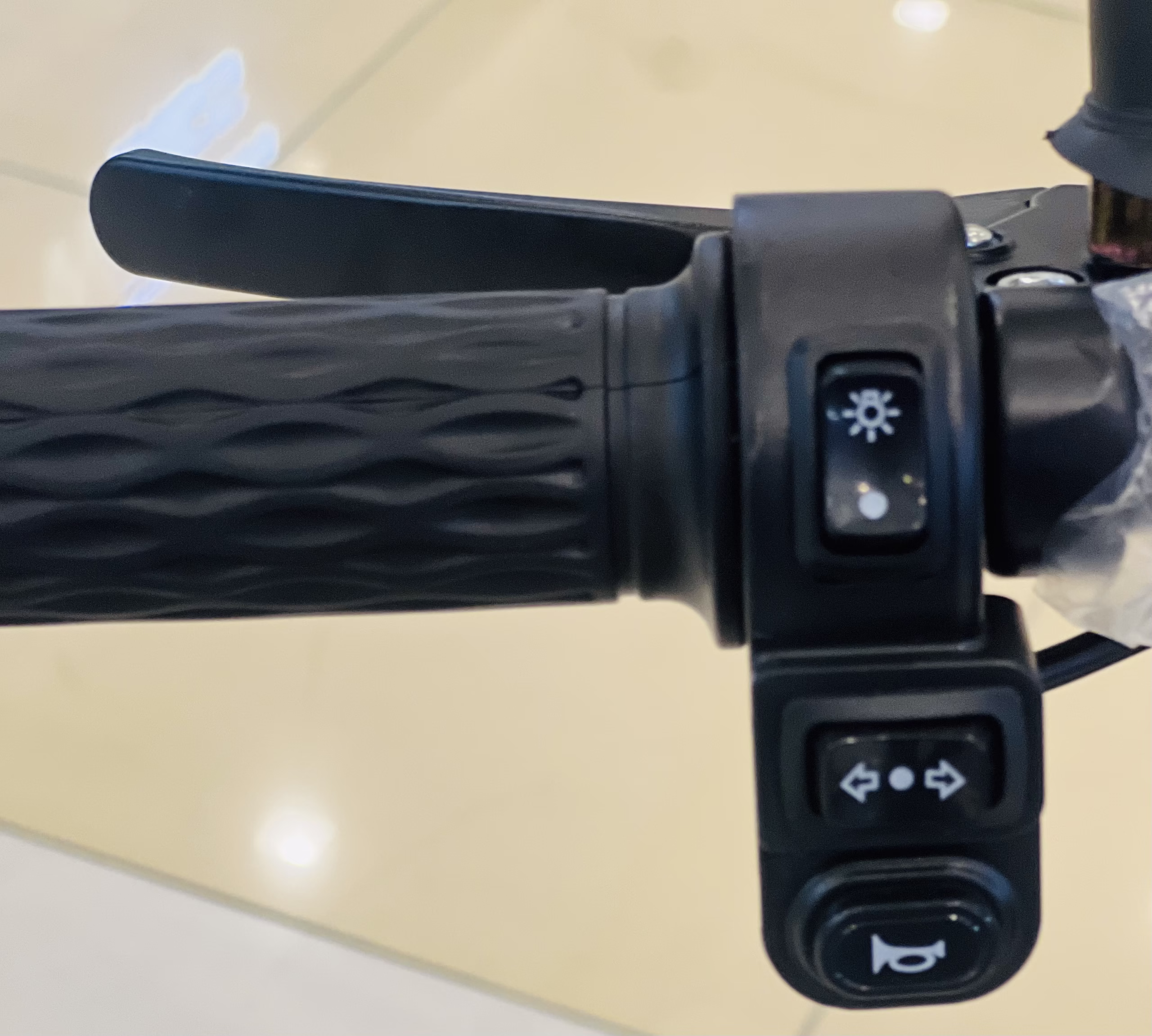 Rohan Wings JY-14 Electric Scooter | 350W Motor | 48V 12Ah A-Plus Acid Battery | 32 km/h Speed | Reliable Daily Ride in UAE | escooterae.com